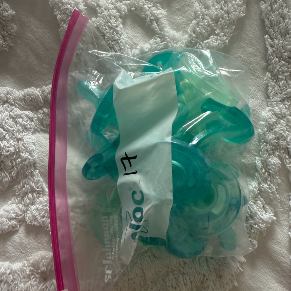 17 Kids Pacifier